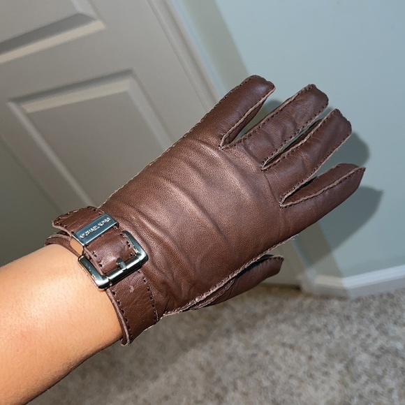 Micheal Kors Gloves - Picture 4 of 8